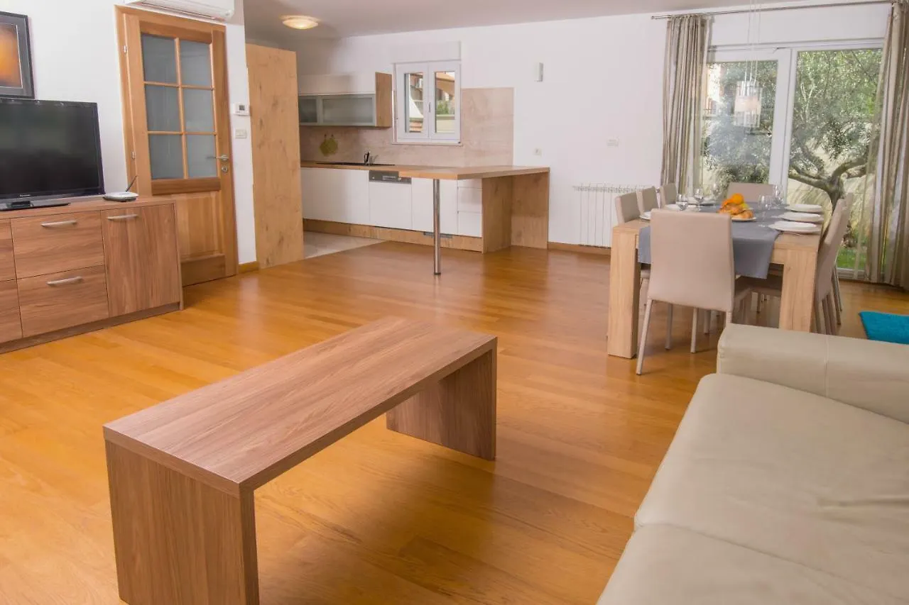 Deluxe Apartment With Private Pool - 100M From The Sea Pula Hırvatistan