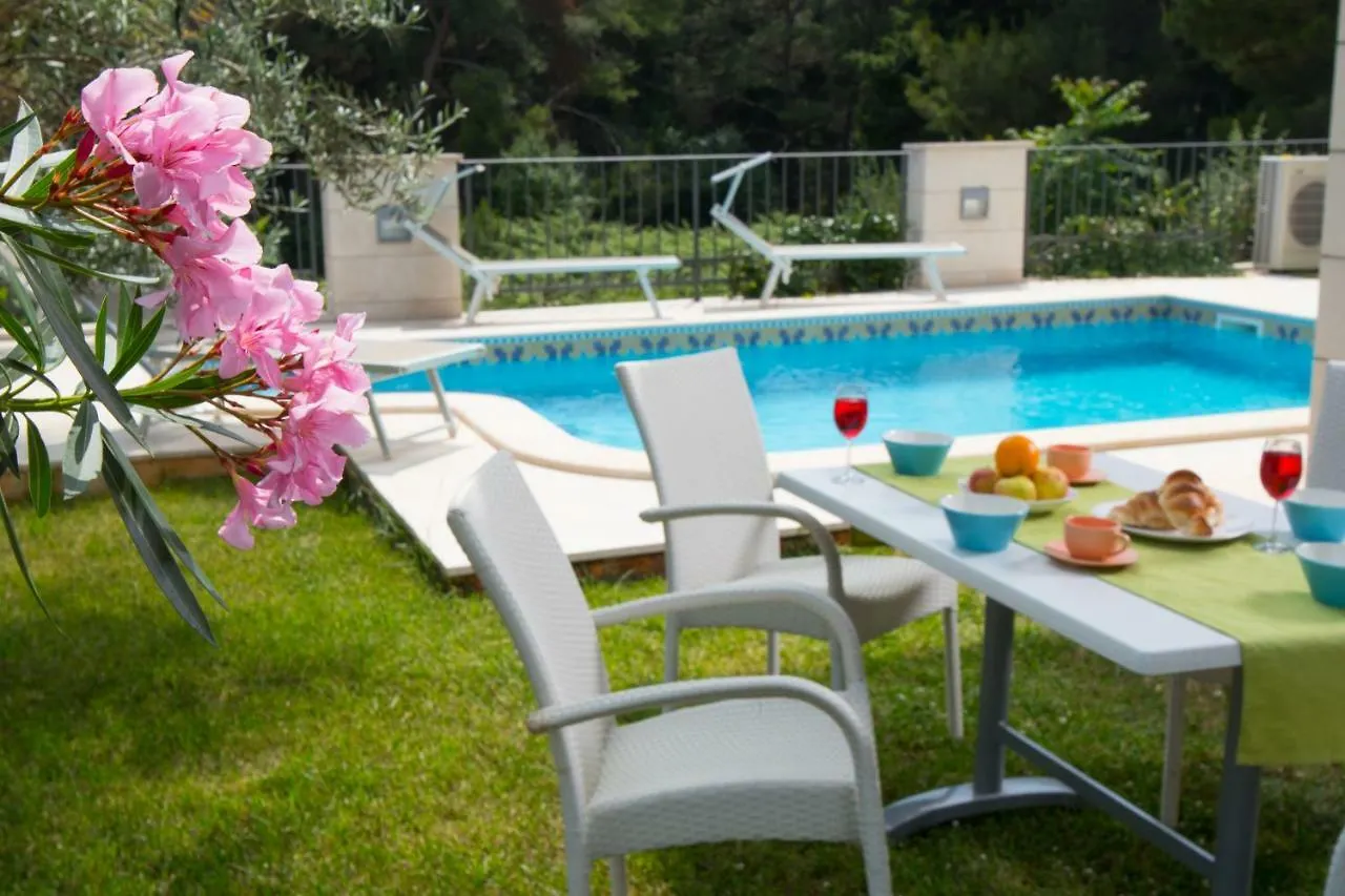 Deluxe Apartment With Private Pool - 100M From The Sea Pula 0*,