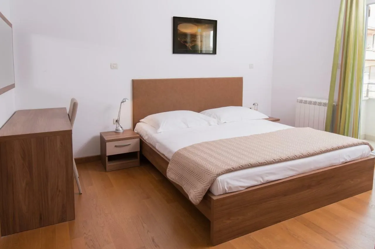 Deluxe Apartment With Private Pool - 100M From The Sea Pula
