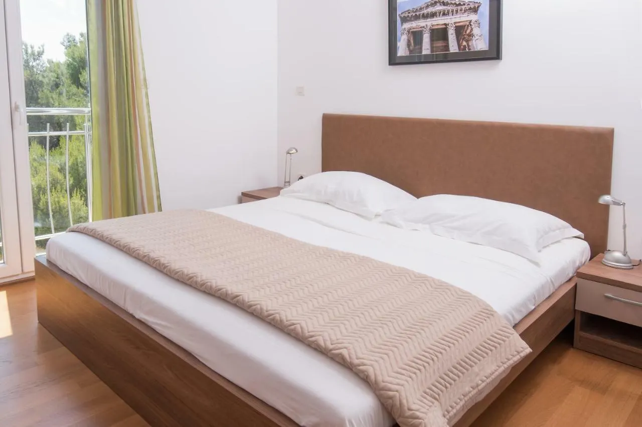 Deluxe Apartment With Private Pool - 100M From The Sea Pula 0*,  Hırvatistan